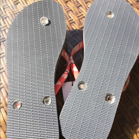 NWT Vera Bradley Tropical flip flops - Picture 4 of 6